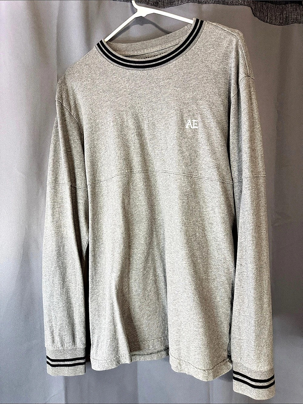 American Eagle Long Sleeve Striped Trim Shirt Size Medium Like New
